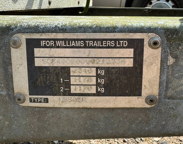 Ifor Williams HB505R vin plate