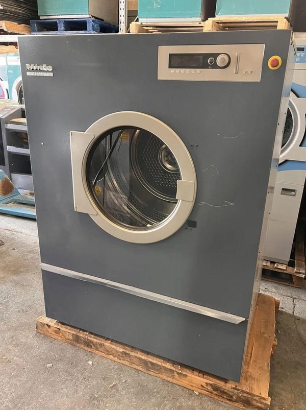 2x Miele PW6207 (20kg/44lb) Steam Washers And 2x Miele PT8207 Steam Dryers For Sale