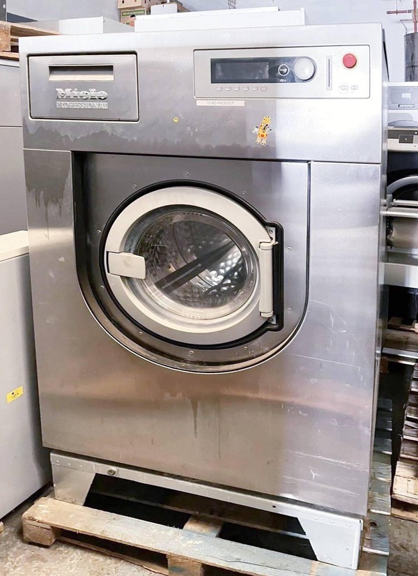 Used 2x Miele Steam Washers And 2x Steam Dryers For Sale