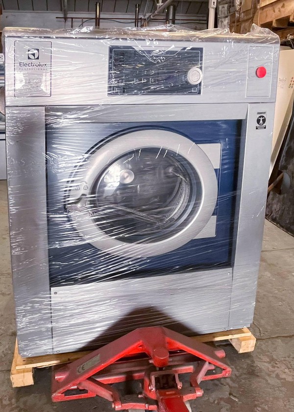 Secondhand Used 2x Electrolux WH6-20 Washer And 2x TD6-30 Gas Dryers For Sale