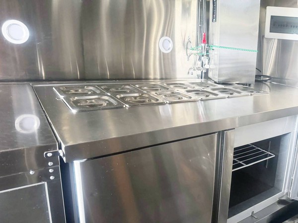 Catering trailer with bain marie