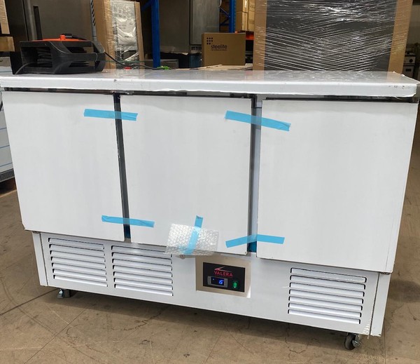 Valera refrigerated 3 door prep counter