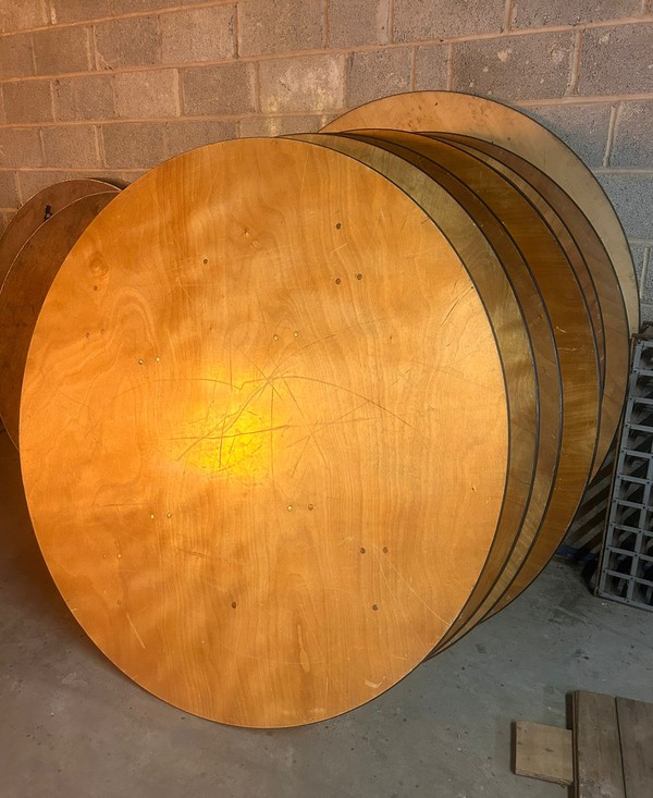 Secondhand 25x 5ft Round Tables