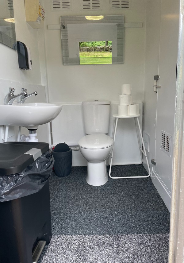 Secondhand Used Mobile Toilet Trailer 1+1