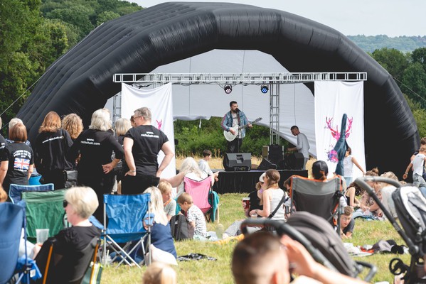 Inflatable stage roof