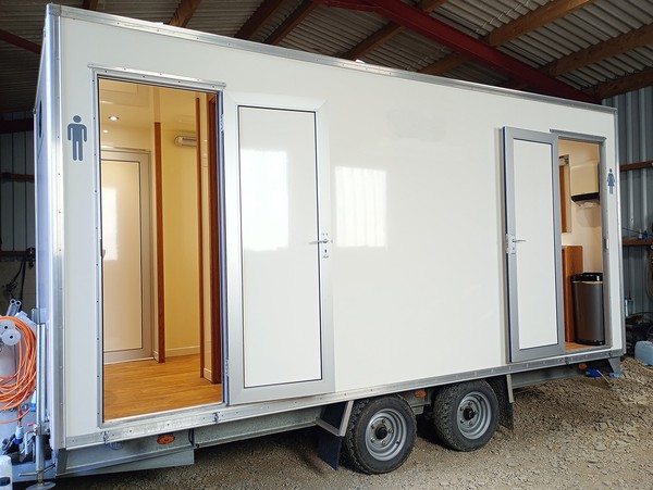 Luxury 2 + 1 Recirc Toilet Trailer For Sale