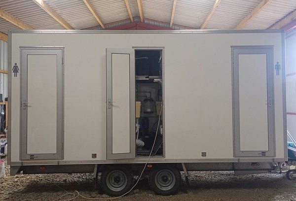 Secondhand Luxury 2 + 1 Recirc Toilet Trailer