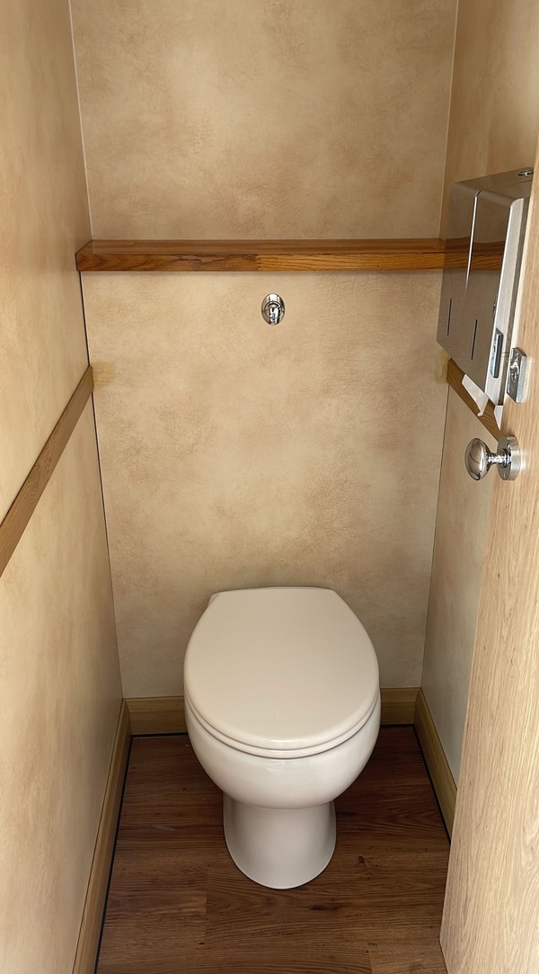 Secondhand Luxury 2 + 1 Recirculating Toilet Unit