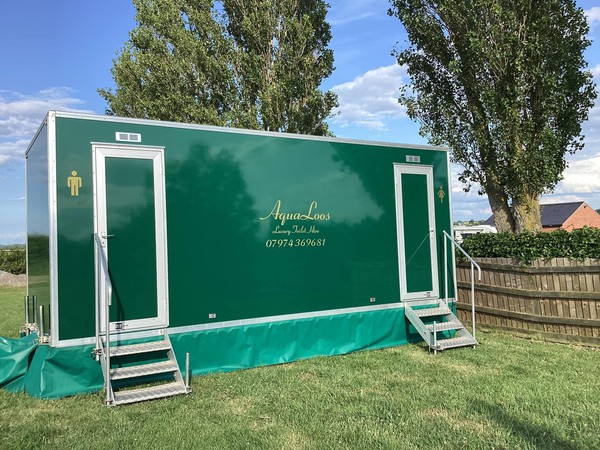 3 + 1 Luxury Toilet Trailer - Lincolnshire 9