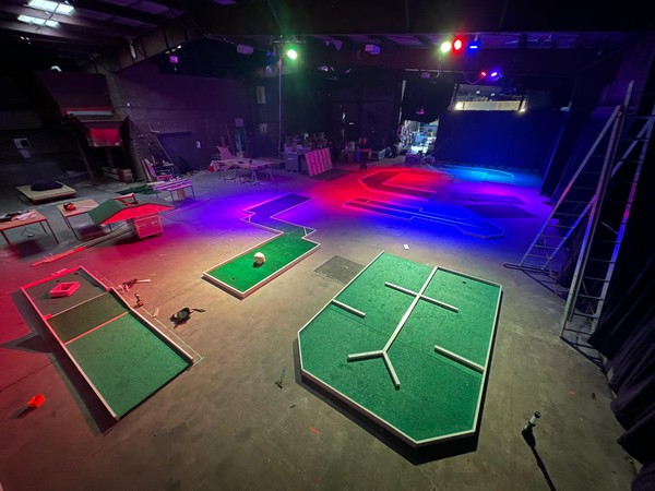 Secondhand Used 18 Hole Modular Crazy Golf Course For Sale