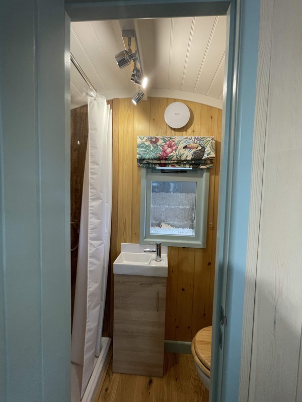 New Glamping Hut With Shower And Kitchenette For Sale