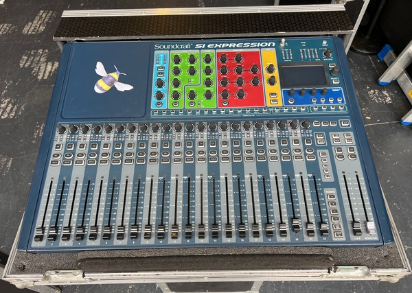 Soundcraft Expression 2 Digital Desk, Mini Stagebox 16 Flightcases For Sale