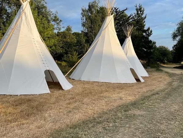 3x Tipis (1x7m, 2x 6m diameter)