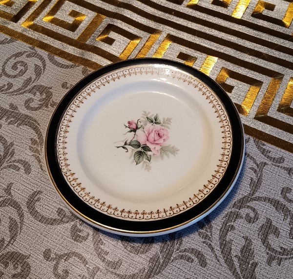 Secondhand 8 Inch Plates With Cups And Saucers For Sale