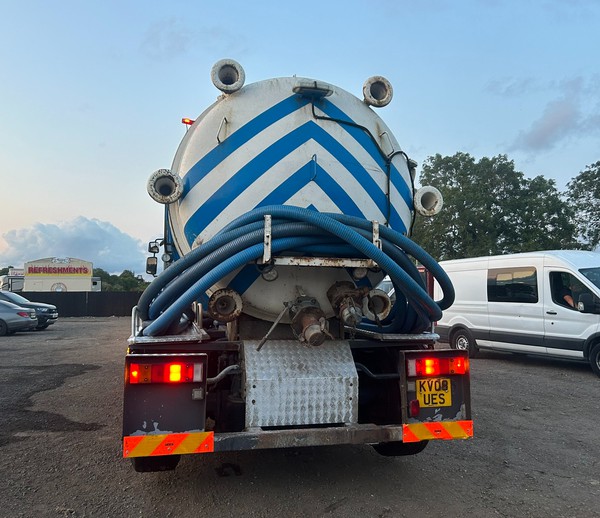 Secondhand Volvo 18T 3200 Gallon Vacuum Tanker