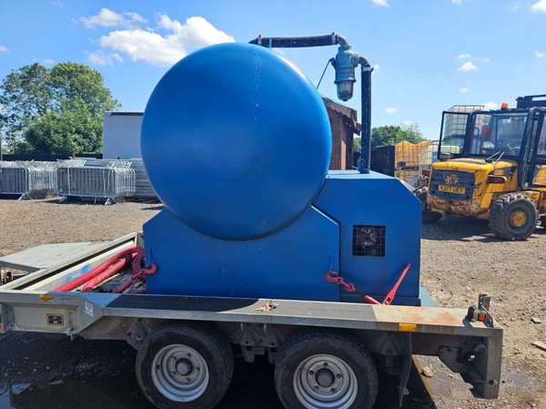 Secondhand Used Rapide 450 Gallon Waste Tank With Trailer