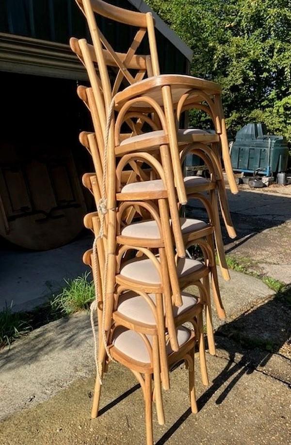 220x Oak Crossback Chair With Ivory Pad For Sale