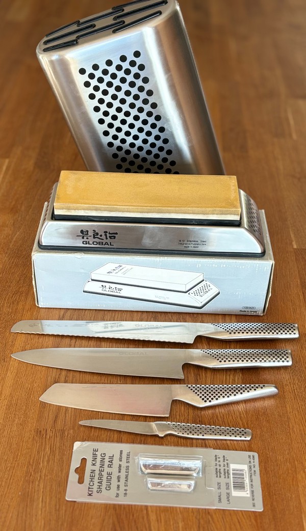 4x Global Knives, Block And Ceramic Whetstone For Sale