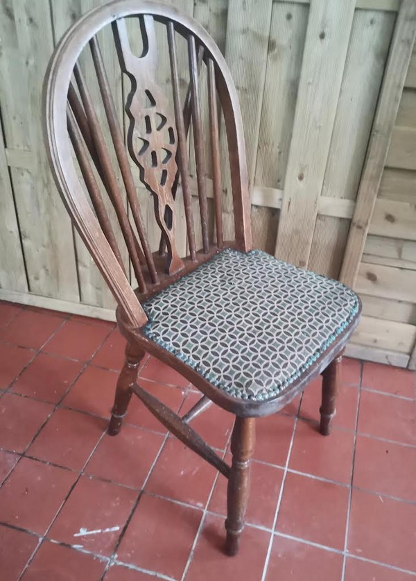 Traditional Upholstered Wooden Chairs