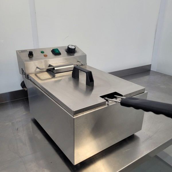 Nisbets Essentials Single Table Top Fryer