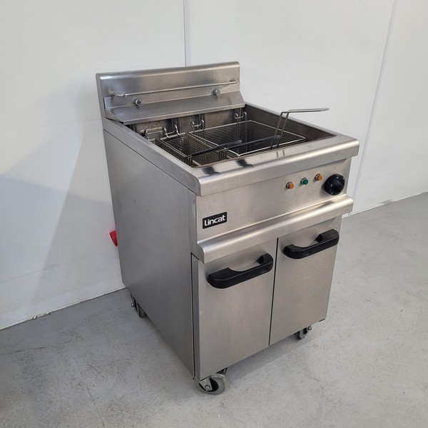 Commercial floor standing fryer