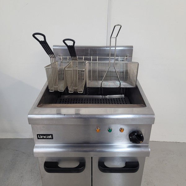 Single tank two basket fryer