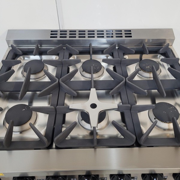 Commercial Buffalo 6 Burner Range Cooker CT253