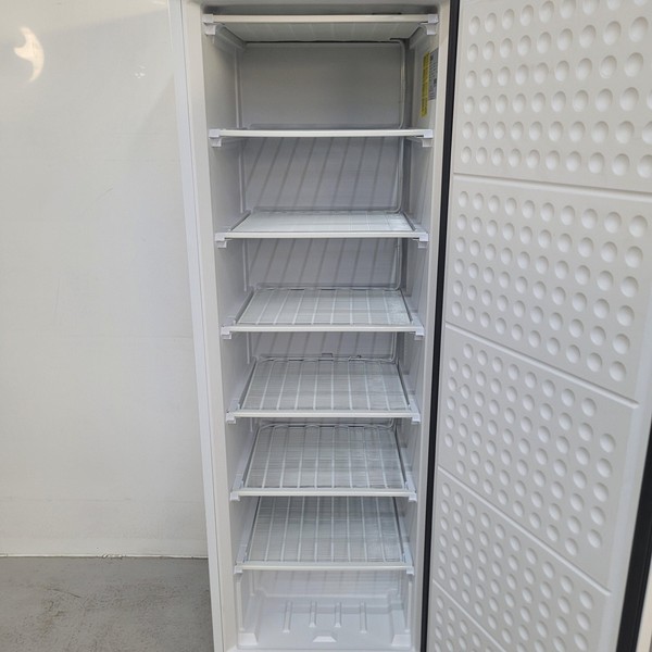 Single door upright fridge