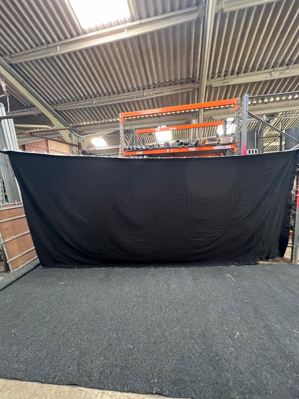 Black lining walls 5m x 2.3m