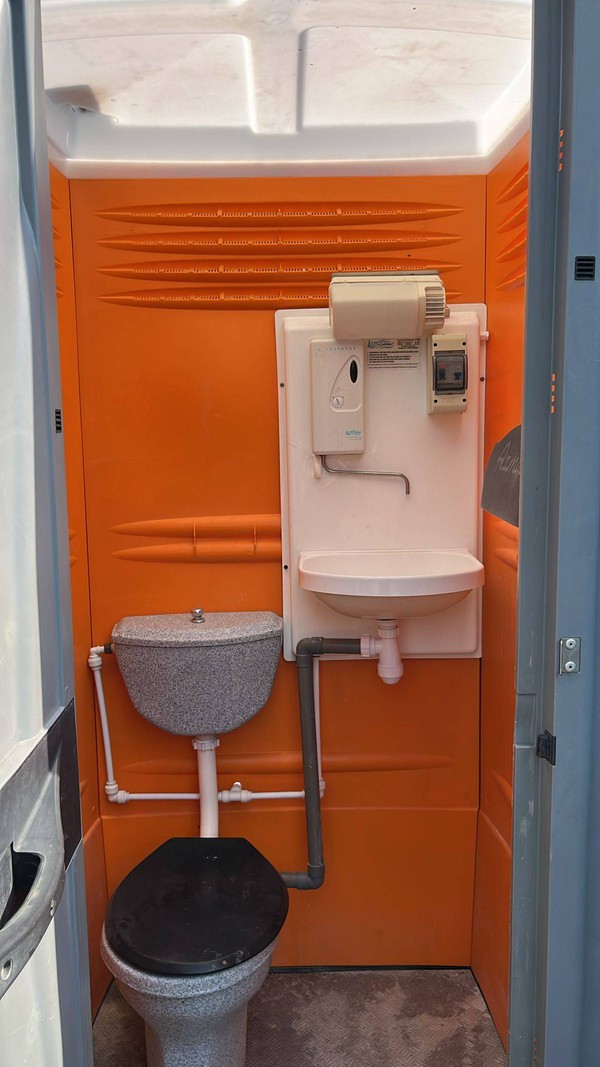 Toilet unit with hot water