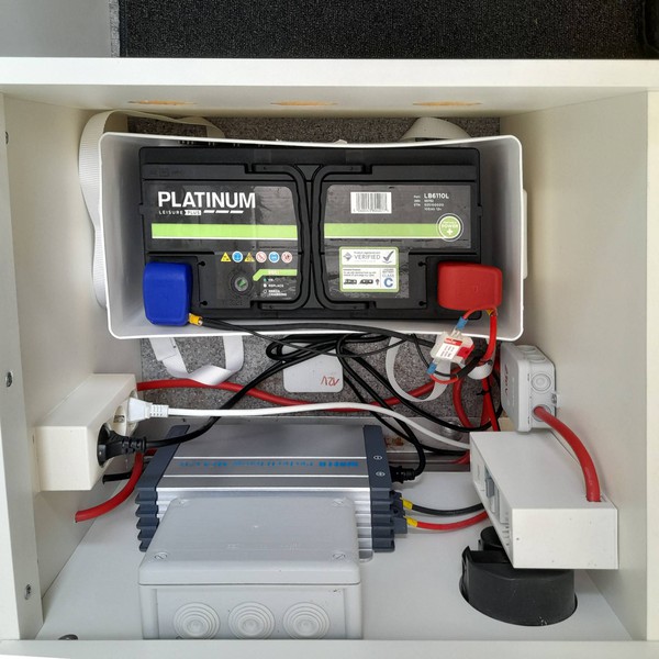 Leisure battery / inverter