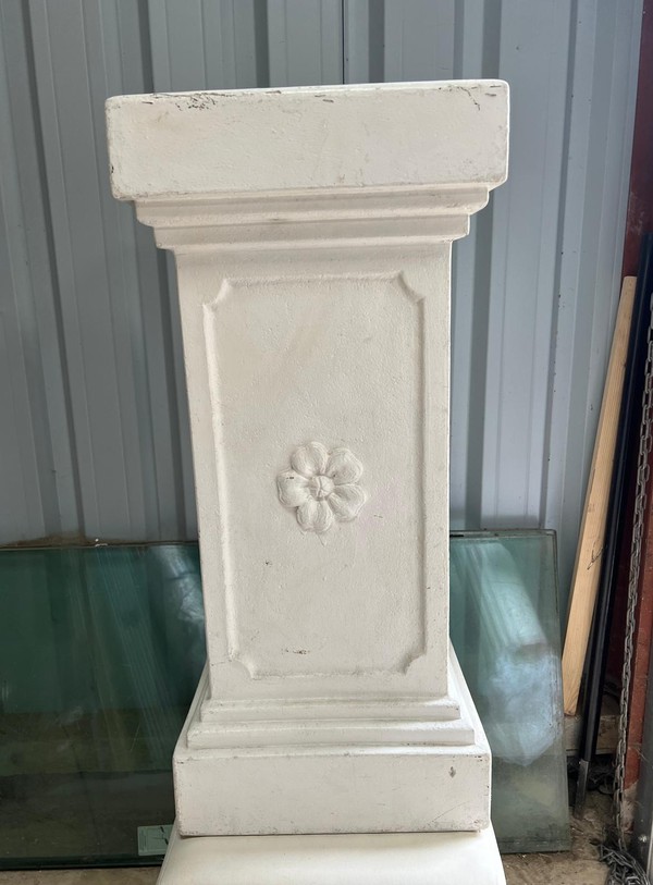 Secondhand 4x Square White Pedestal For Sale