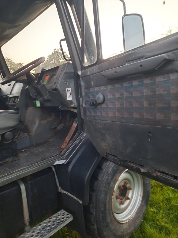 Unimog U140 cabin