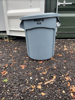 Brute Utility Container 121Ltr And Lid For Sale