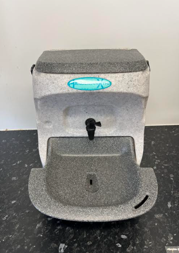 Secondhand Handeman Xtra Portable Sink For Sale