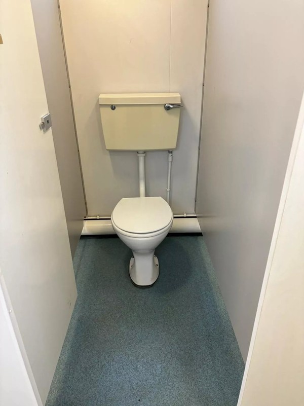 Secondhand 4+1 Portakabin Toilet Block