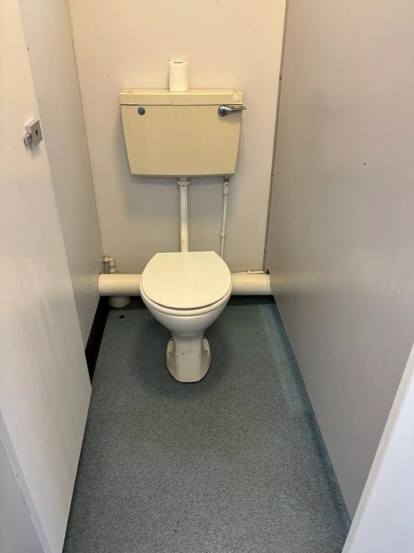 Secondhand Used 4+1 Portakabin Toilet Block