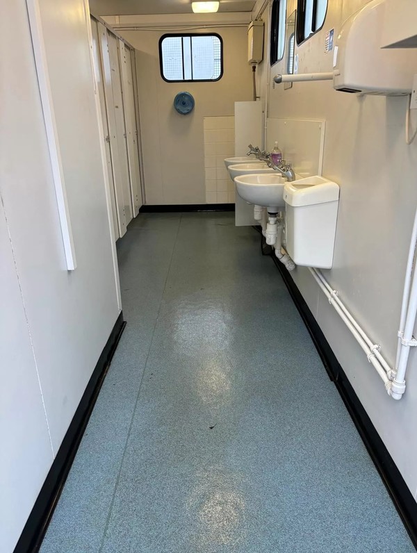 Used 4+1 Portakabin Toilet Block