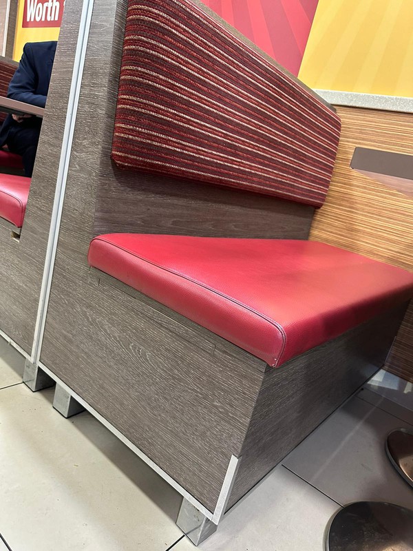 Freestanding bench seating