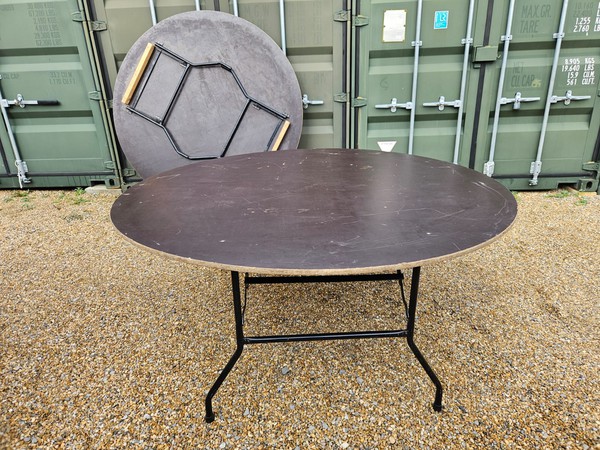 6Ft round tables for sale