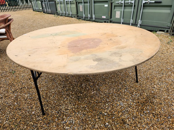 Second hand 6ft round tables