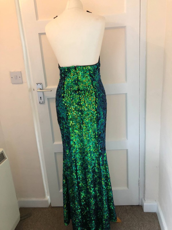 Backless green sequin dress