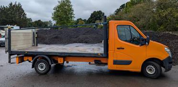 NV 400 pickup with tail lift for sale