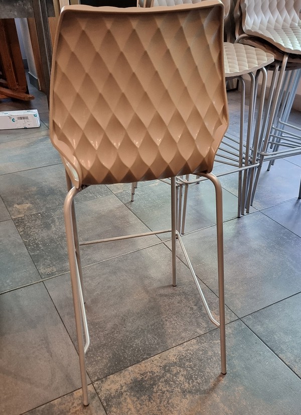 32x Uni 550 Stacking Dining Chair