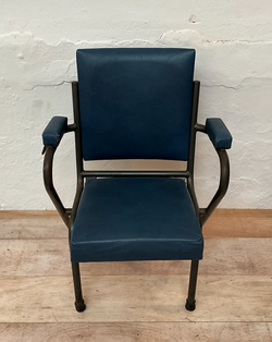 Secondhand Stackable Vintage Theatre-Style Chairs For Sale
