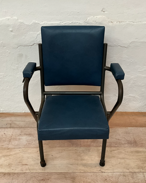 Secondhand Stackable Vintage Theatre-Style Chairs For Sale Secondhand Stackable Vintage Theatre-Style Chairs For Sale