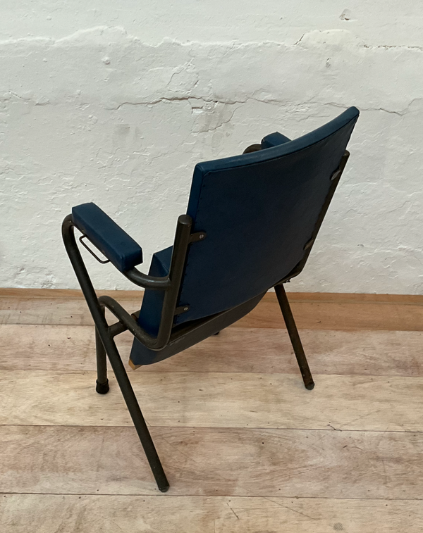 Secondhand Stackable Vintage Theatre-Style Chairs For Sale