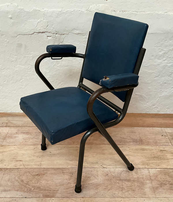 Secondhand Stackable Vintage Theatre-Style Chairs For Sale