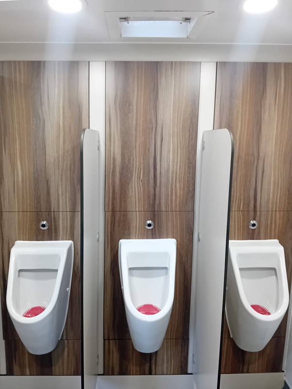 3+2 toilet trailer urinals