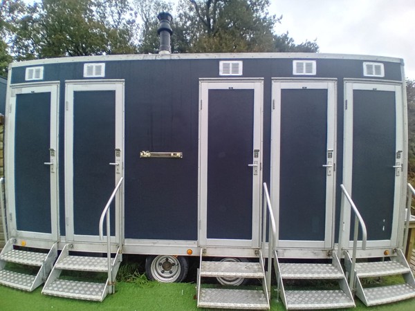 Five bay portable shower trailer for sale